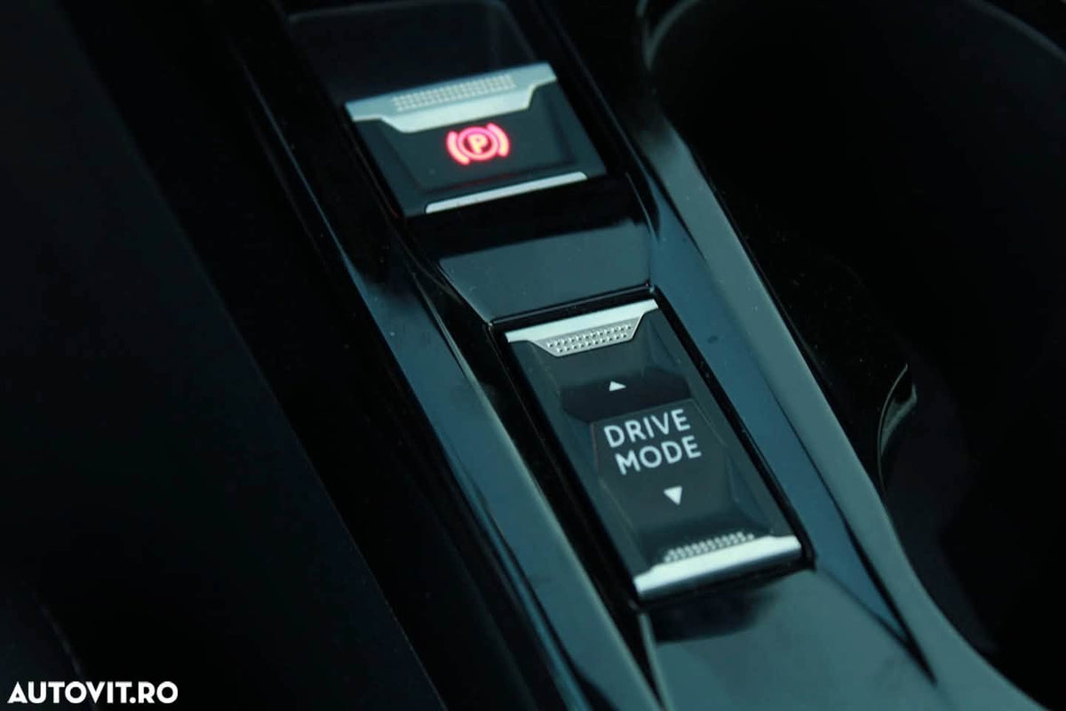 Peugeot 2008 PureTech 130 EAT8 GT