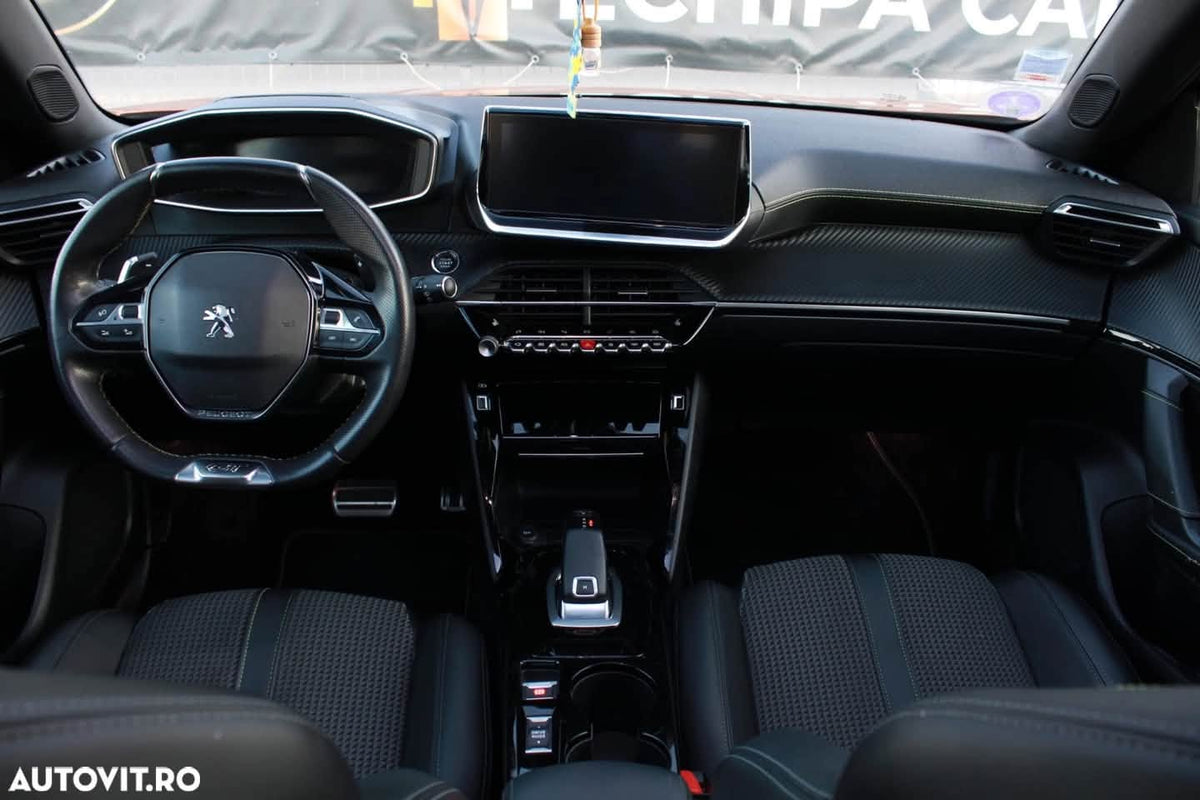 Peugeot 2008 PureTech 130 EAT8 GT