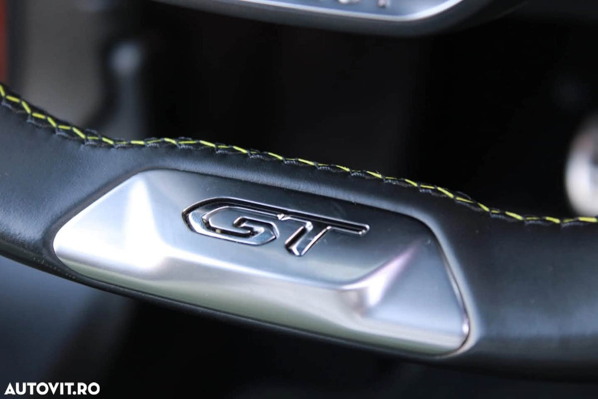 Peugeot 2008 PureTech 130 EAT8 GT