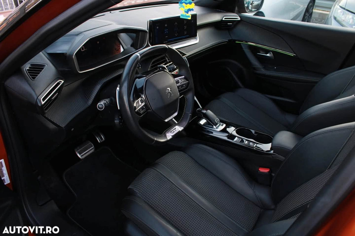 Peugeot 2008 PureTech 130 EAT8 GT